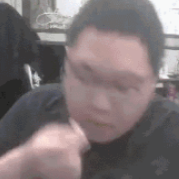 pdd反向抽烟表情包